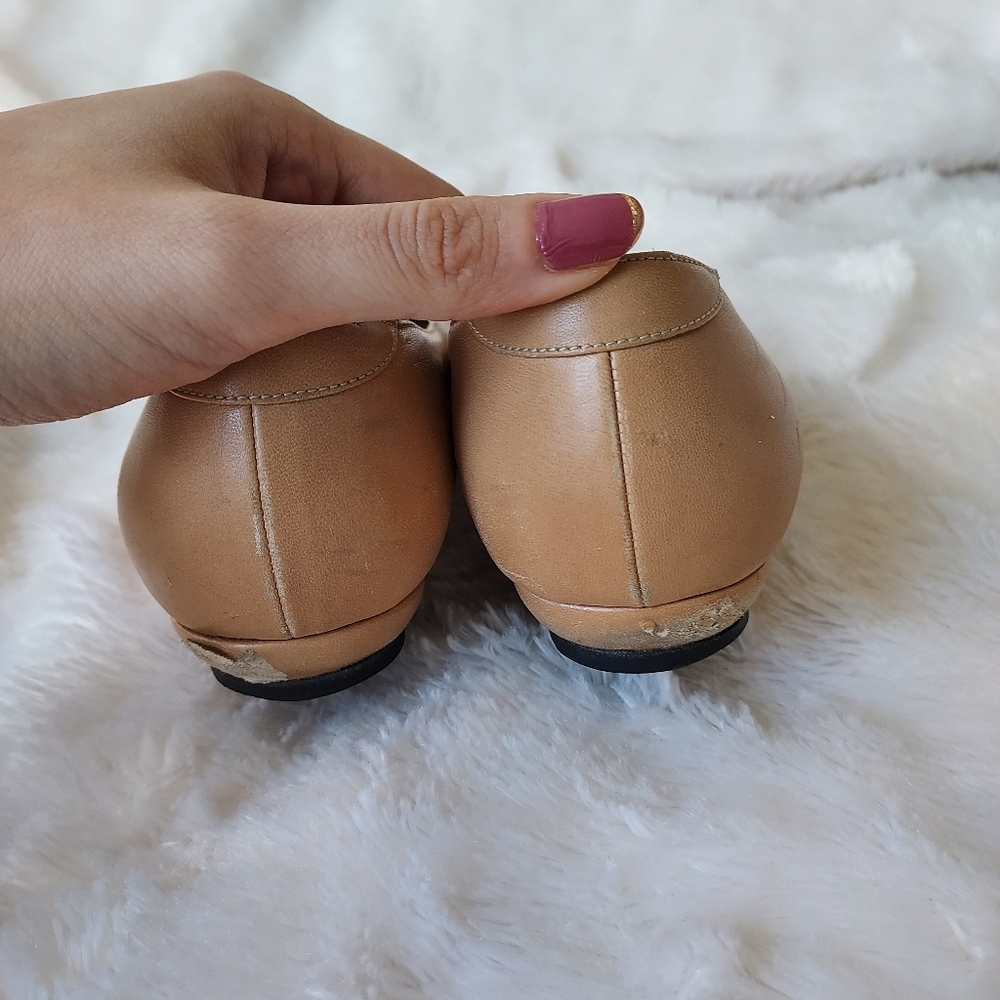 Authenticated CHANEL Tan Leather flats with black toe cap, size 37.5 / 7 - Picture 6 of 11
